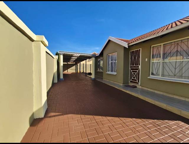 3 BEDROOM HOUSE FOR SALE IN GEELHOUTPARK